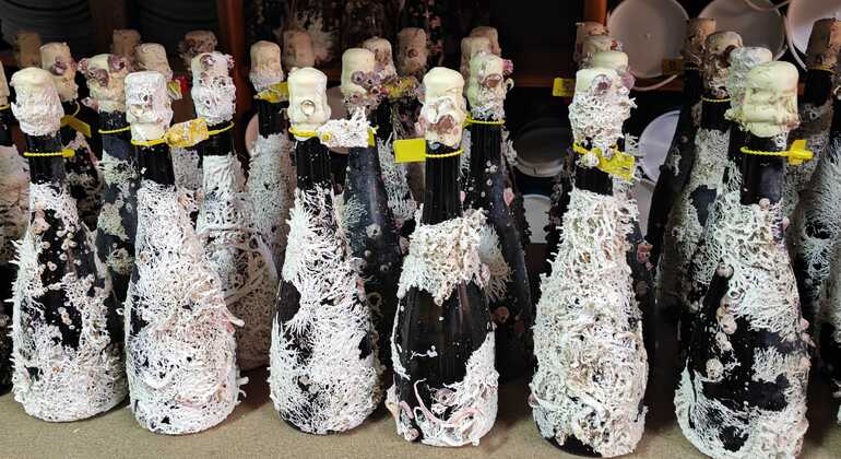 Weinverkostung von unter Wasser gereiften Weinen Bereitgestellt von Thomas