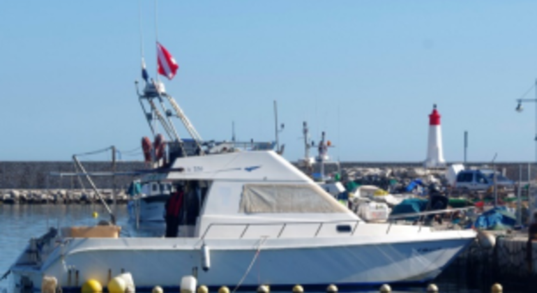 boat-trip-wine-tasting-of-wines-matured-underwater-en-2