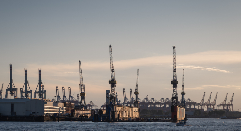 St Pauli Harbor and Redlight District Tour Germany — #4