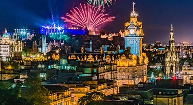 edinburgh-electric-mile-pub-crawl-with-free-shots-en-1