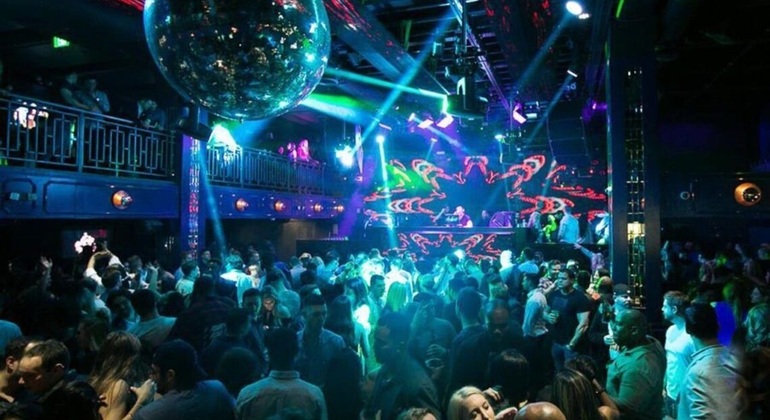 edinburgh-electric-mile-pub-crawl-with-free-shots-en-3