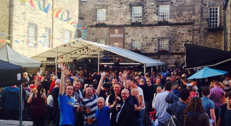 edinburgh-electric-mile-pub-crawl-with-free-shots-en-4