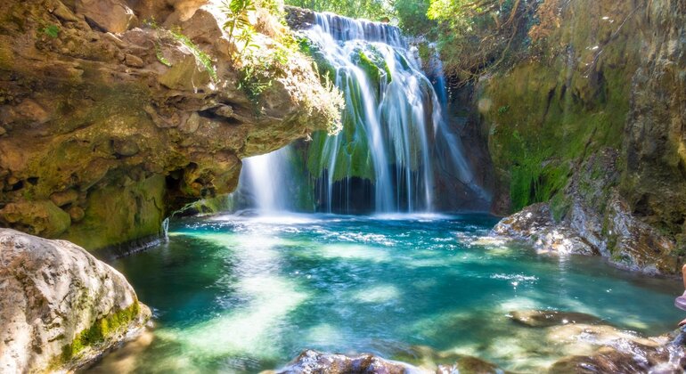 Descubra Akchour: Cascadas, piscinas naturales y Puente de Dios
