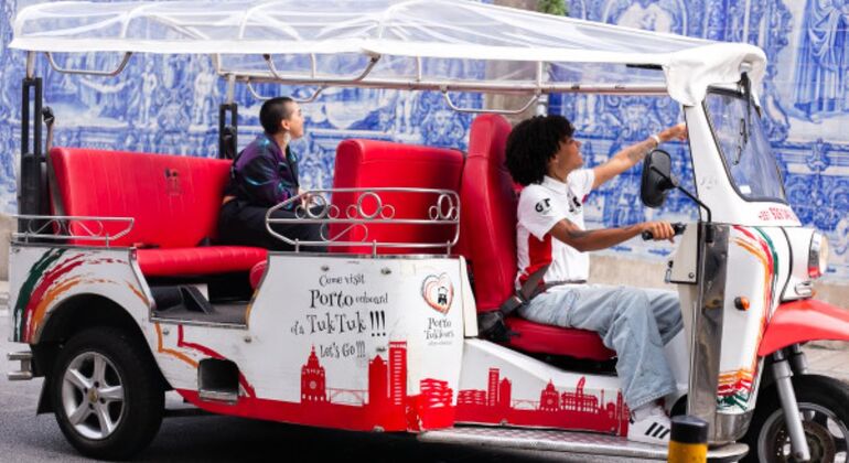 Passeio de Tuk Tuk pelo Porto 