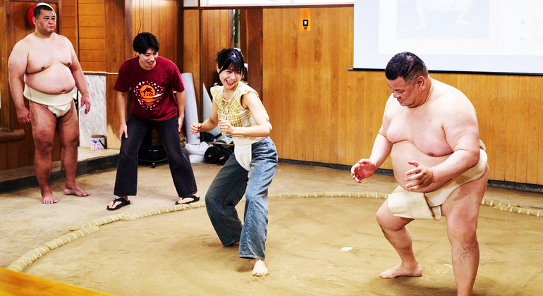 osaka-sumo-experience-with-live-show-audience-challenge-es-1
