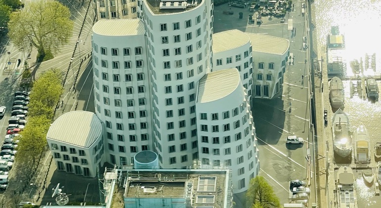 Free Tour of Düsseldorf by a local from Seville, Germany
