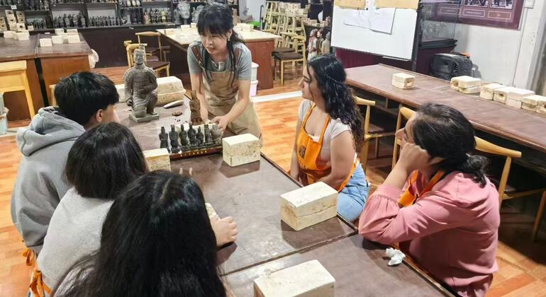 Excursión de un día a los Guerreros de Terracota: Museo en profundidad y experiencia artesanal