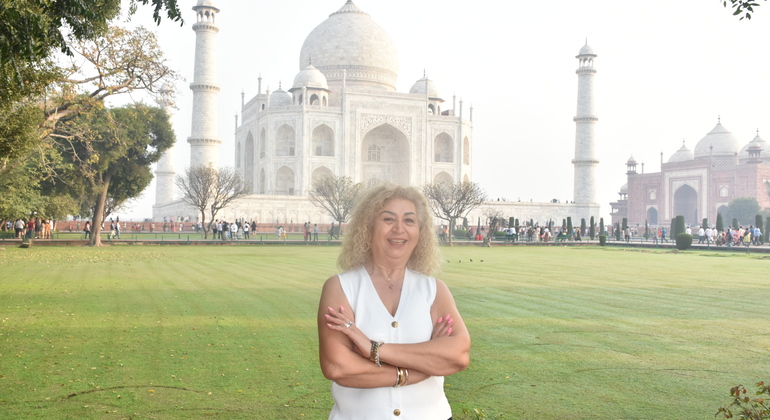 Tour del Taj Mahal all'alba in auto da Delhi India &mdash; #2