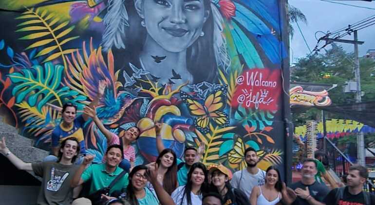 Tour de Graffiti na Comuna 13 e Teleférico