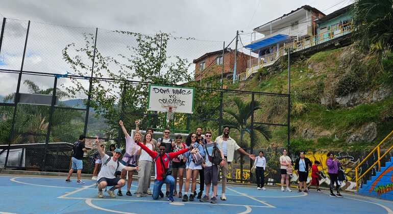 Graffiti Tour en la Comuna 13 & Teleférico Colombia &mdash; #20