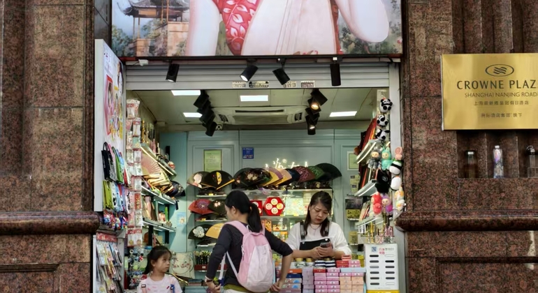 Passeio pela cidade de Xangai através do tempo com a narradora de história Susie! República Popular da China &mdash; #9