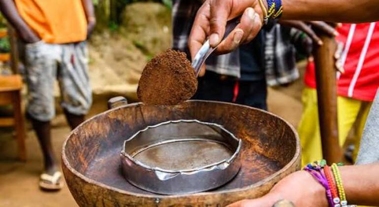 Tour nocturno de leyendas urbanas y linternas de Moshi Tanzania &mdash; #18