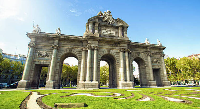 Madrid Free Tour with Local Guides: Bourbons, Puerta Alcalá, Retiro Provided by Madrid Infinita