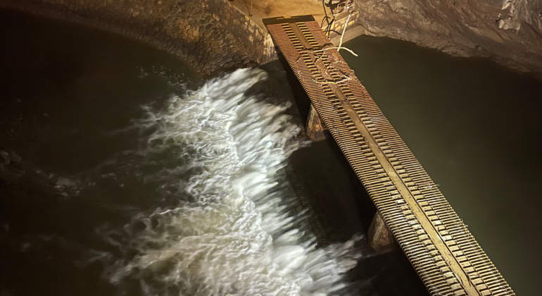 postojna-caves-and-the-medieval-castle-of-predjama-from-ljubljana-en-6