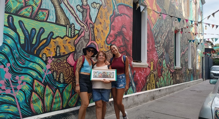 Tour del Barrio Yungay di Santiago: identità e resistenza Fornito da Darinka Marinkovic