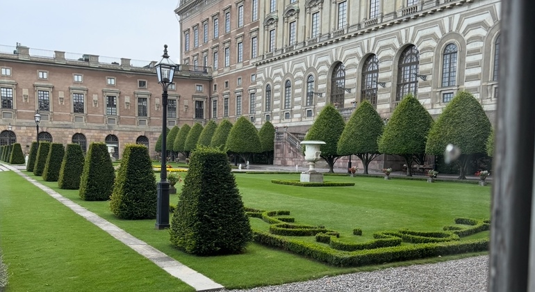 Palacio Real: Una visita guiada exterior en Estocolmo