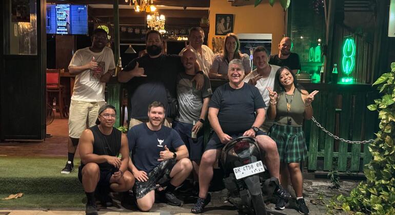 Visite à pied gratuite : Le coucher de soleil unique de Bali Beach, Indonesia