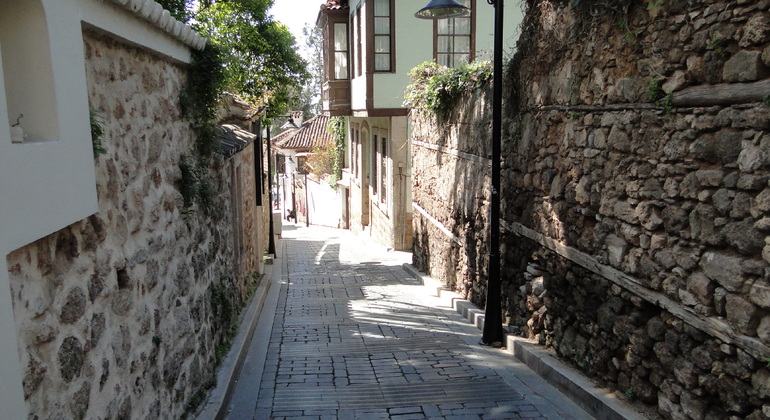 Antalya Old Town Kaleiçi Tour gratuito Vecchie tracce e racconti con gusto locale Turchia &mdash; #4