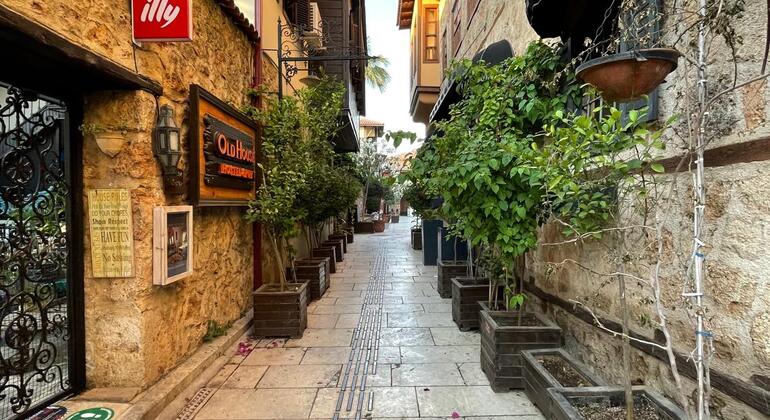 Antalya Old Town Kaleiçi Tour gratuito Vecchie tracce e racconti con gusto locale Turchia &mdash; #16