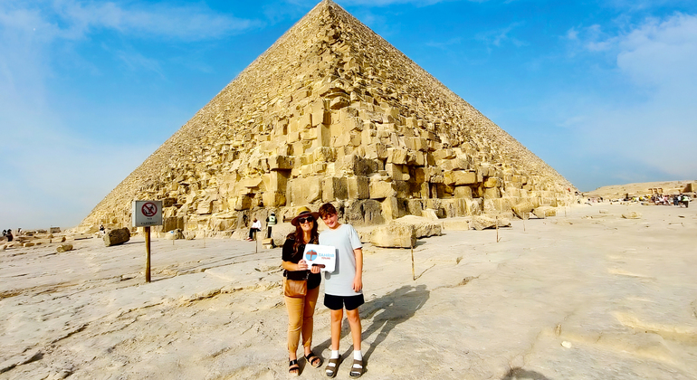 Tour Privado de las Pirámides y el Museo con Guía Experto, Coche y Almuerzo Día