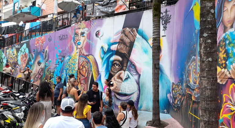 Comuna 13: Graffiti Free Tour & Street Food with Teleferic Colombia &mdash; #3