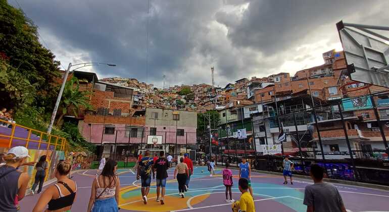 Comuna 13: Graffiti Free Tour & Street Food with Teleferic Colombia &mdash; #6