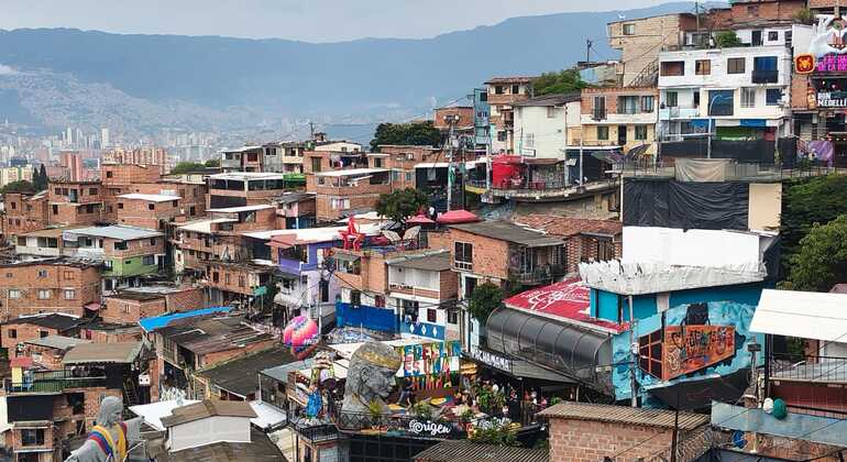 Comuna 13: Graffiti Free Tour & Street Food with Teleferic Colombia &mdash; #19