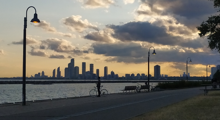 Toronto's Iconic Free Tour: Core & Landmarks
