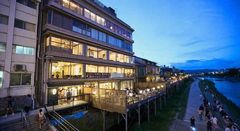 Kyoto Food Tour: Twelve Dishes & Three Drinks Provided by Local Guide Stars