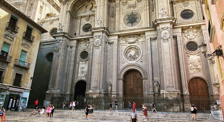 Free Tour: Historical Center and Lower Albaicin