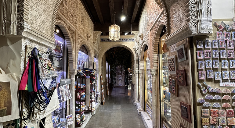 free-tour-historic-center-and-lower-albaicin-en-5