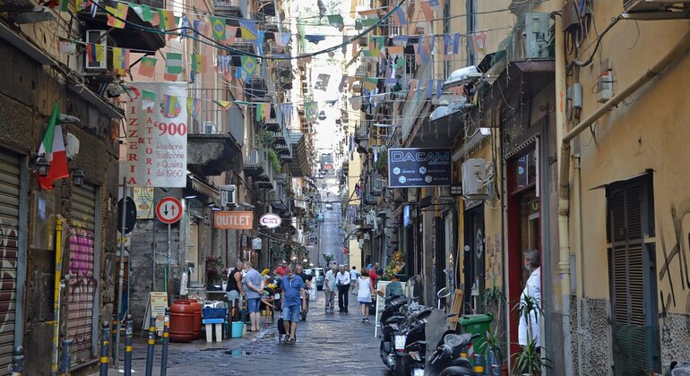 Von Castel Sant'Elmo nach Spaccanapoli: ein neapolitanischer Überblick Kostenlose Tour Italien &mdash; #3