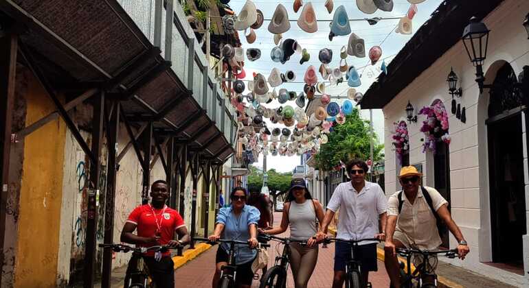 Divertido Tour Cultural en Bicicleta con Guías locales en la ciudad
