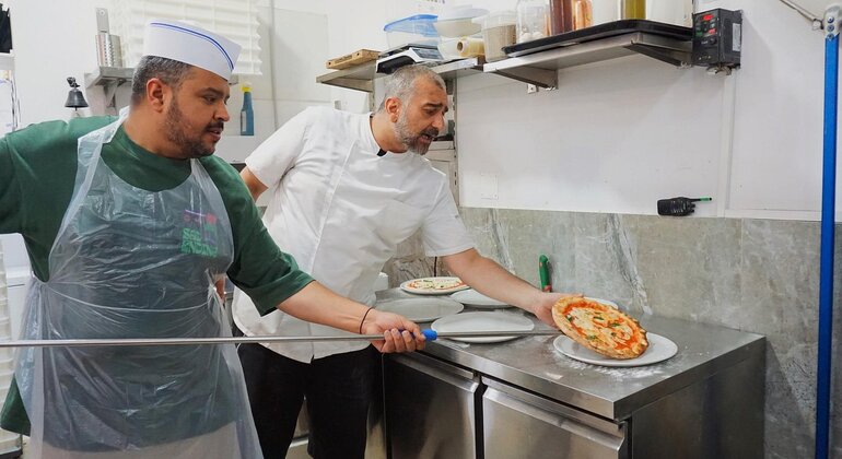 Napoli: Laboratorio di preparazione della pizza con bevanda e aperitivo Italia &mdash; #2