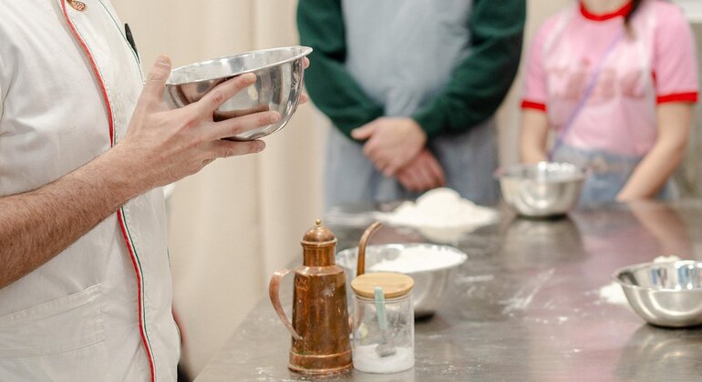 Napoli: Laboratorio di preparazione della pizza con bevanda e aperitivo Italia &mdash; #4