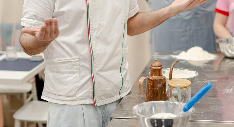 Napoli: Laboratorio di preparazione della pizza con bevanda e aperitivo Italia &mdash; #6