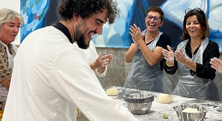 Napoli: Laboratorio di preparazione della pizza con bevanda e aperitivo Italia &mdash; #10