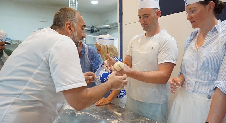 Napoli: Laboratorio di preparazione della pizza con bevanda e aperitivo Italia &mdash; #13