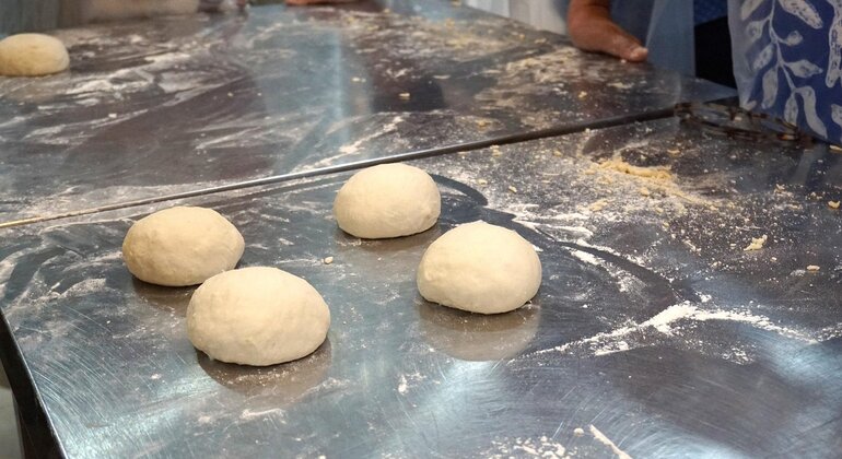 Napoli: Laboratorio di preparazione della pizza con bevanda e aperitivo Italia &mdash; #17