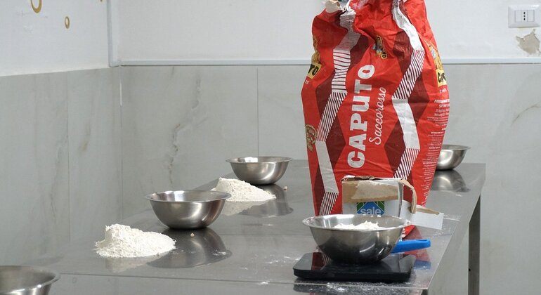 Napoli: Laboratorio di preparazione della pizza con bevanda e aperitivo Italia &mdash; #19