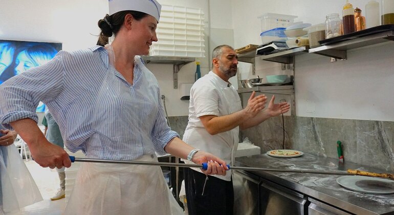 Napoli: Laboratorio di preparazione della pizza con bevanda e aperitivo Italia &mdash; #25