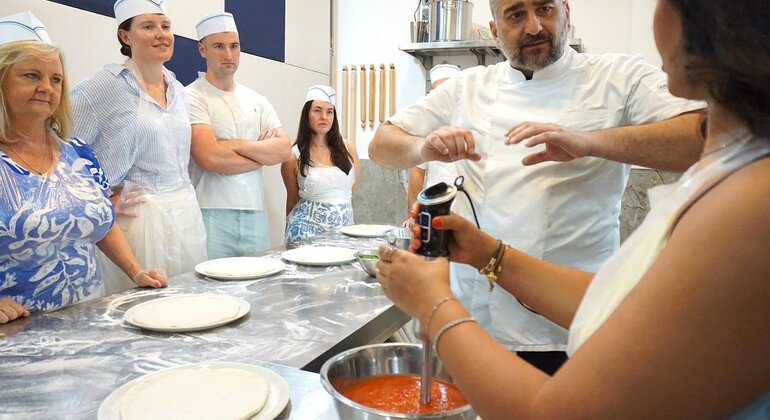 Napoli: Laboratorio di preparazione della pizza con bevanda e aperitivo Italia &mdash; #26