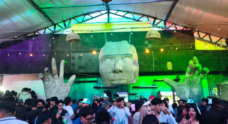 Vita notturna curata vicino alla CU (Complesso Universitario) Puebla, Mexico