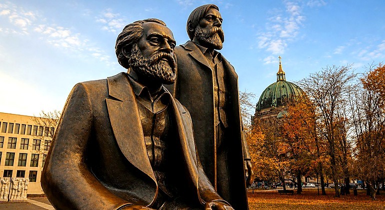berlin-behind-the-landmarks-a-walk-through-power-faith-change-es-8