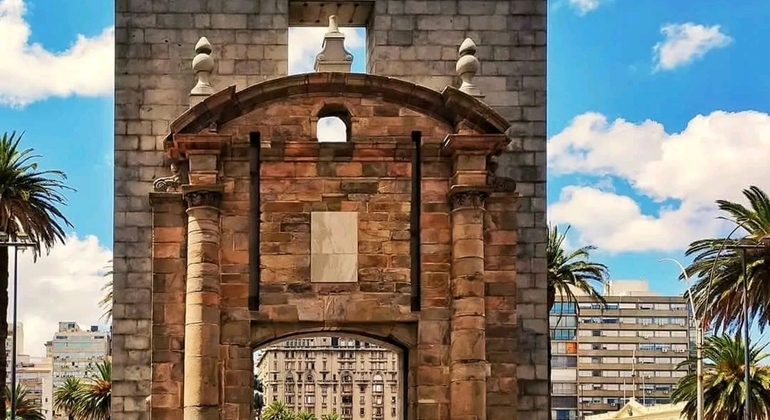 walking-tour-of-history-symbology-architecture-and-cultures-es-32