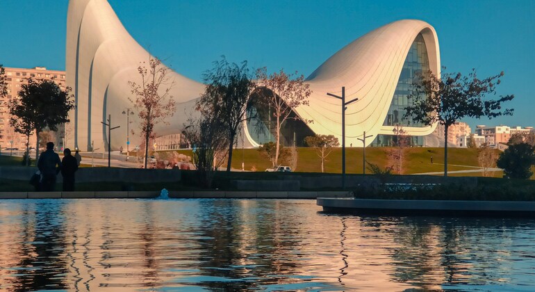 Excursión gratuita por el casco antiguo y los contrastes modernos de Bakú Azerbaiyán &mdash; #2