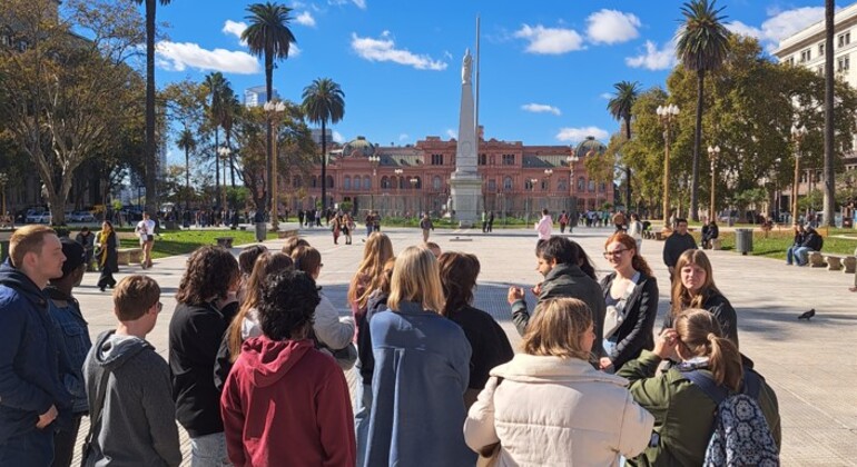 Tour Política por Buenos Aires: De la colonización a la Democracia