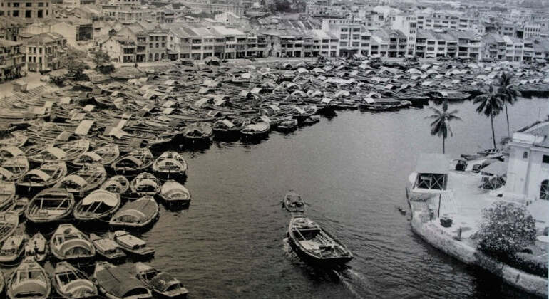 Ópio, Clãs e Velhas Docas - A história dos primeiros imigrantes Organizado por Panaree