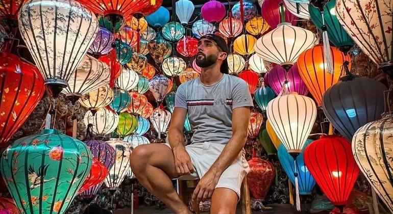 Hoi An: Gita notturna in barca sul fiume Hoai con rilascio di lanterne Vietnam &mdash; #2