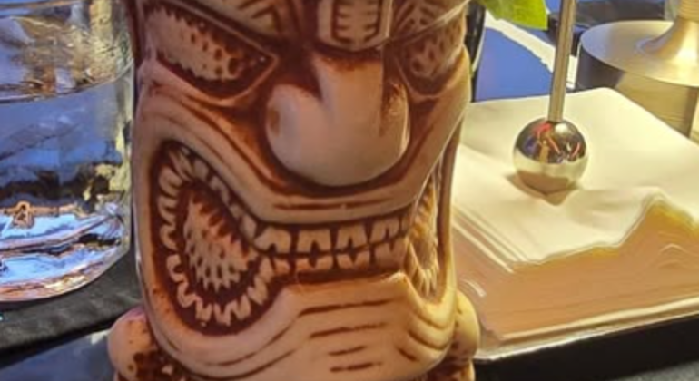 kuala-lumpur-skybars-upscale-bars-cocktail-tour-dinner-es-4